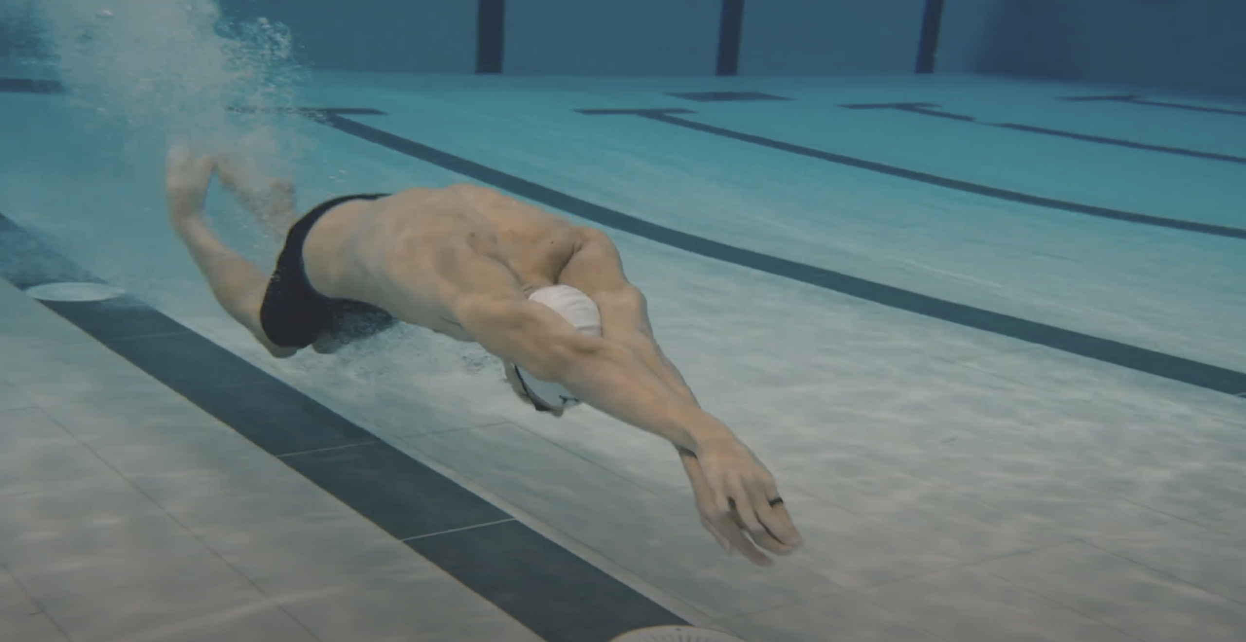 Jules André en immersion sous l'eau